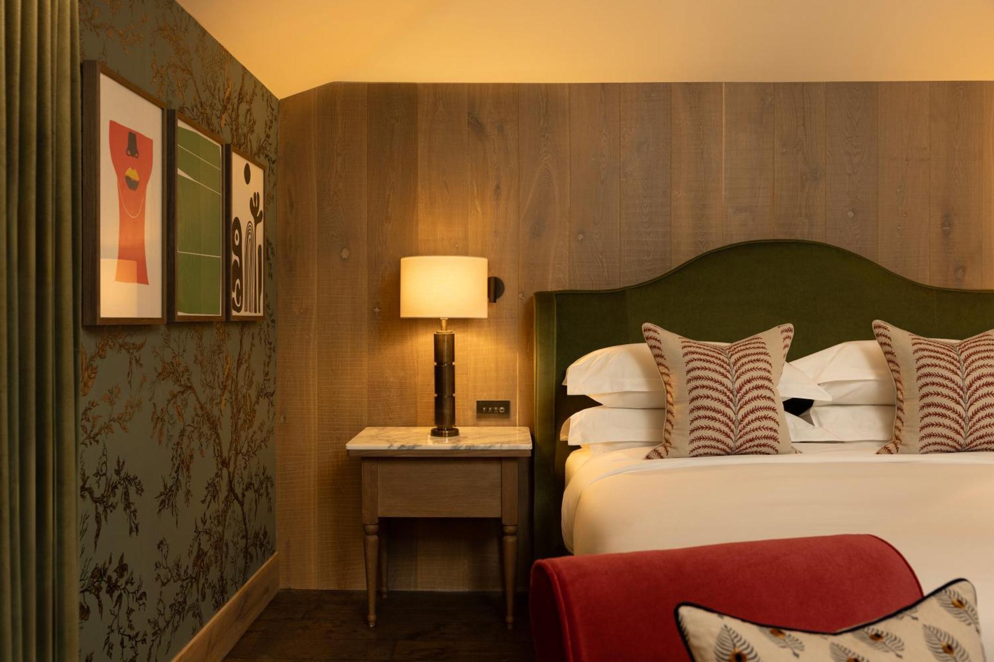 Mar Hall Golf & Spa Resort Bishopton (Renfrewshire) Exterior foto A bedroom at The Ivy Hotel